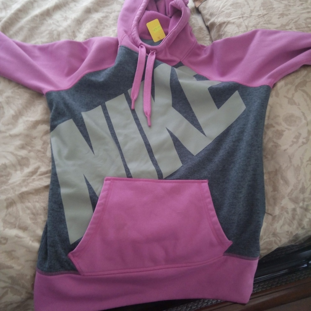 "Nike thermal hoodie" "Nike Therma-fit"
